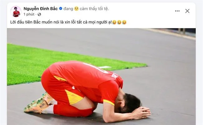 Bàn chơi Baccarat trực tuyến với người chia bài thật trong sảnh casino của hi8823 apk, mang đến trải nghiệm chân thực.